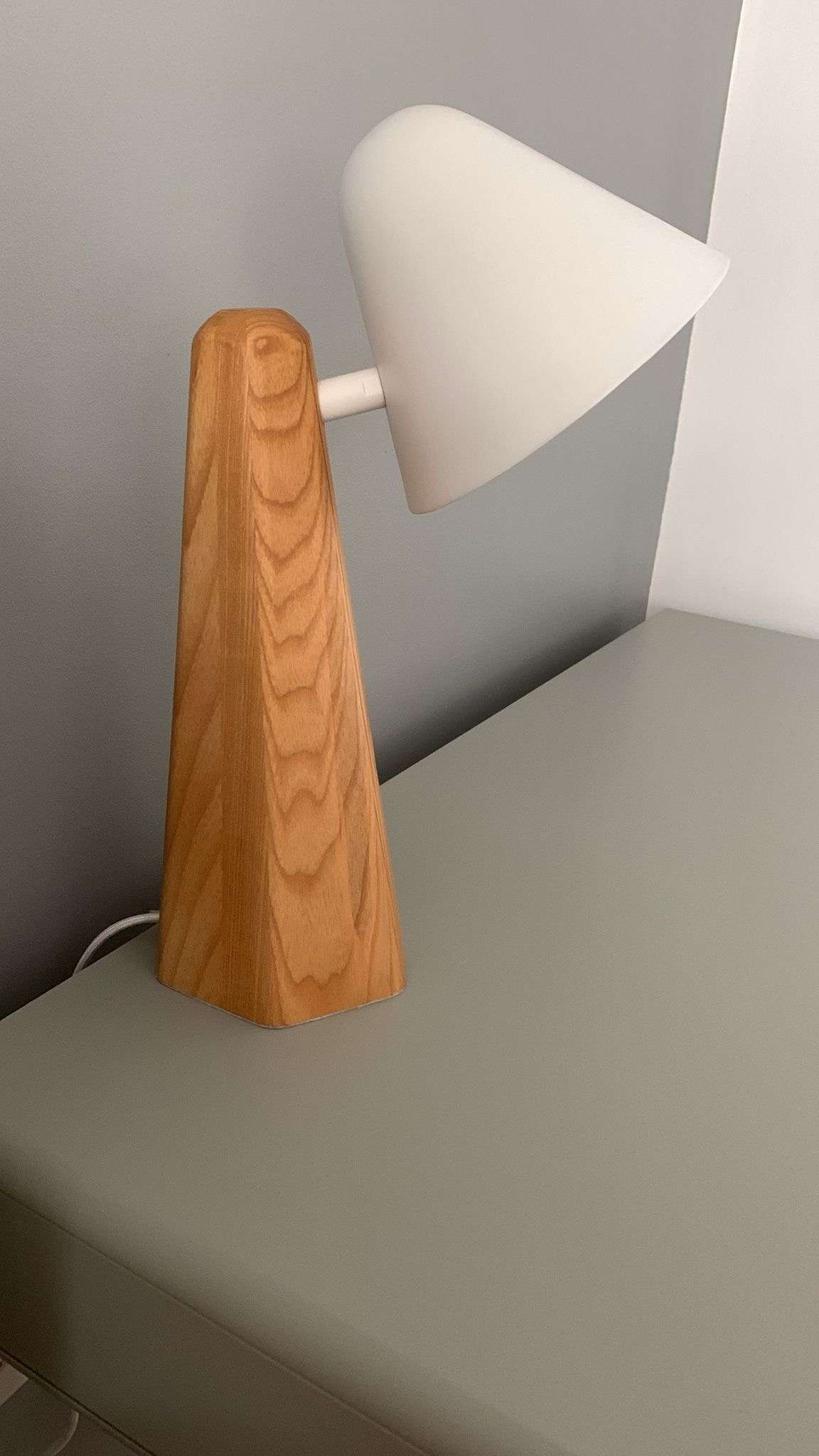 Table lamp with a wooden base