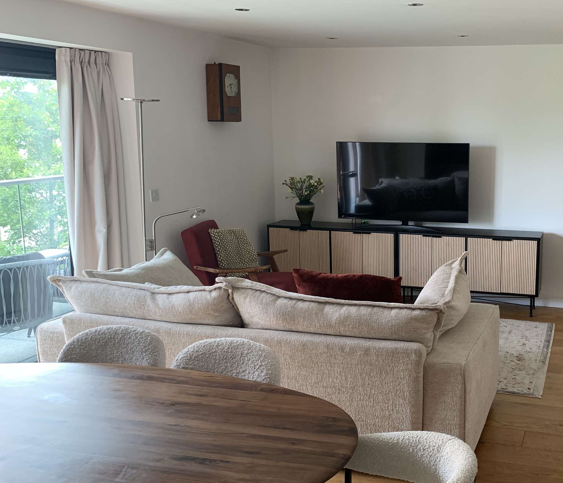 Living room interior before renovation